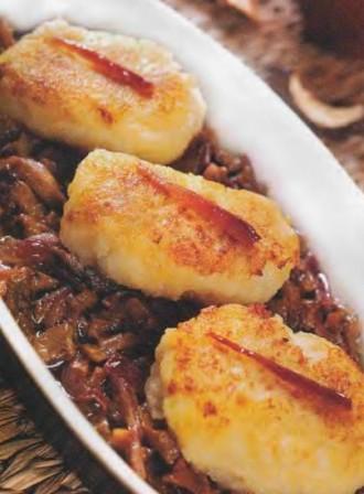 Котлеты картофельные с соусом сальсой верде